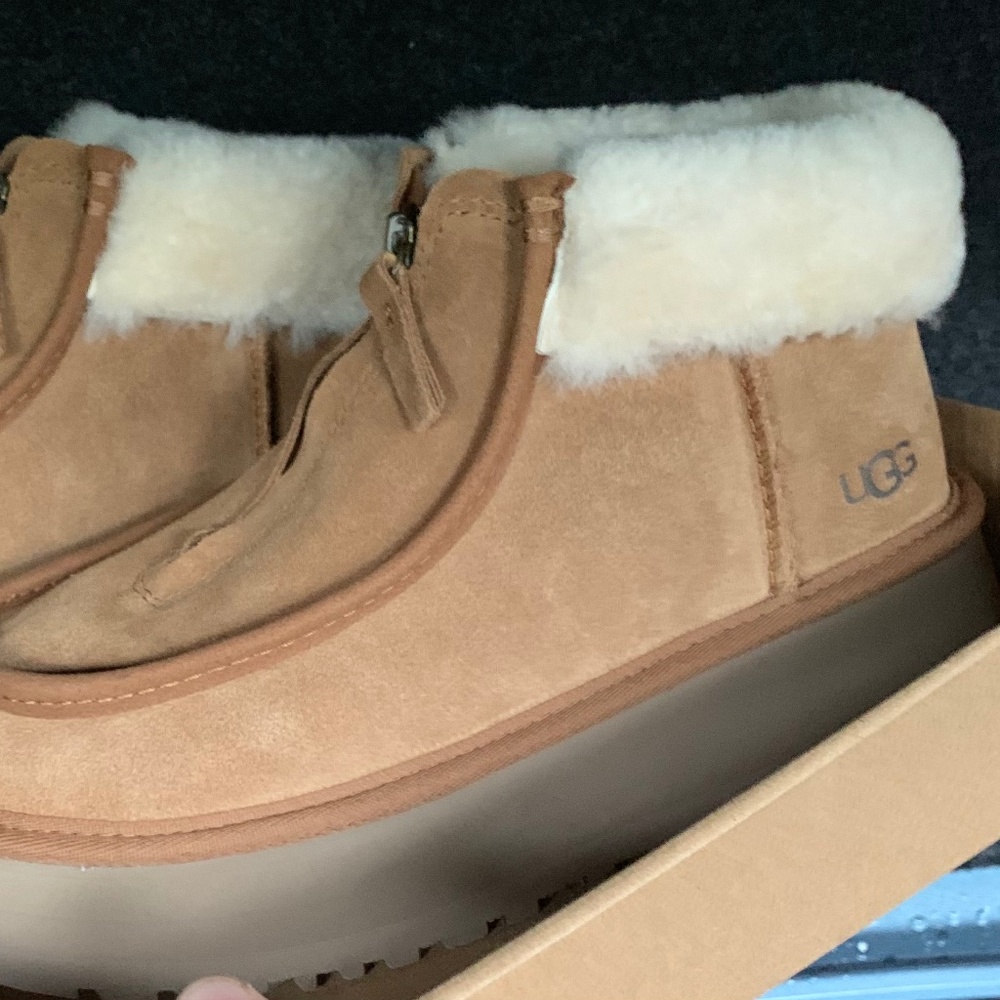 UGG Funkette boot, size 6